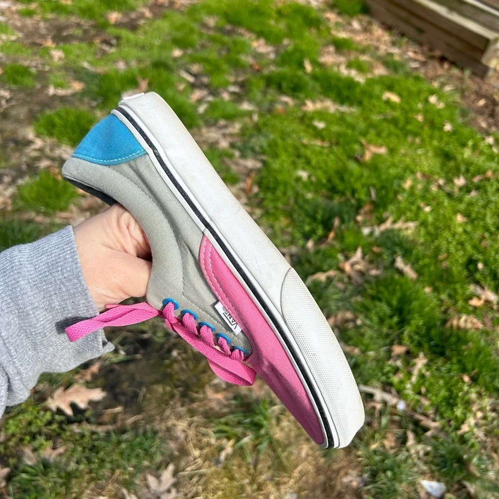 Vans Off The Wall Classic grey blue pink Skate Shoe Men’s 6.5 Womens 8 authentic